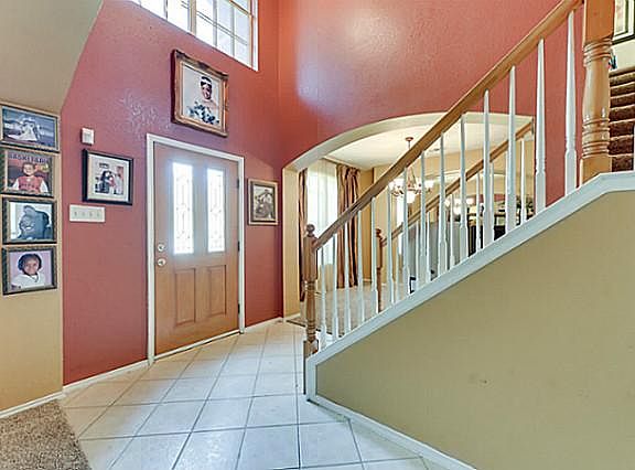 2nd image of 1070 Pondview Dr