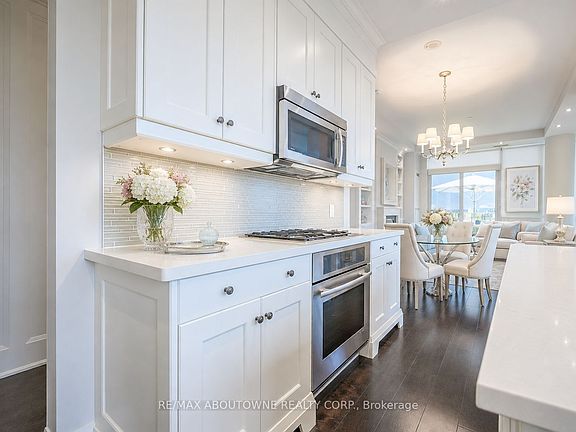 5th image of 11 Bronte Rd #815