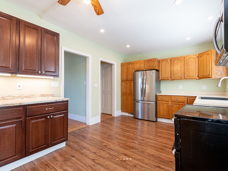 Beautiful spacious Kitchen complete w/stainless steel appliances, stone countertops & high end cabinetry