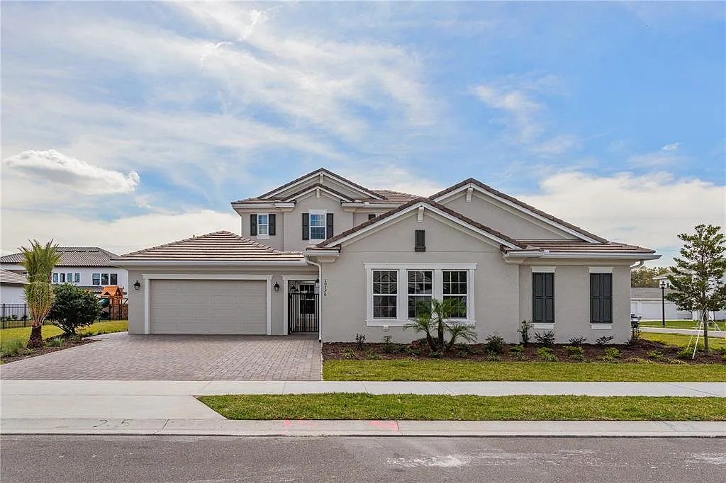 4 bed, 5.0 bath, 4099 sqft, $6,500 — Photo 1