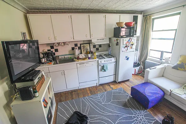 Rented by Jonis Realty | media 26