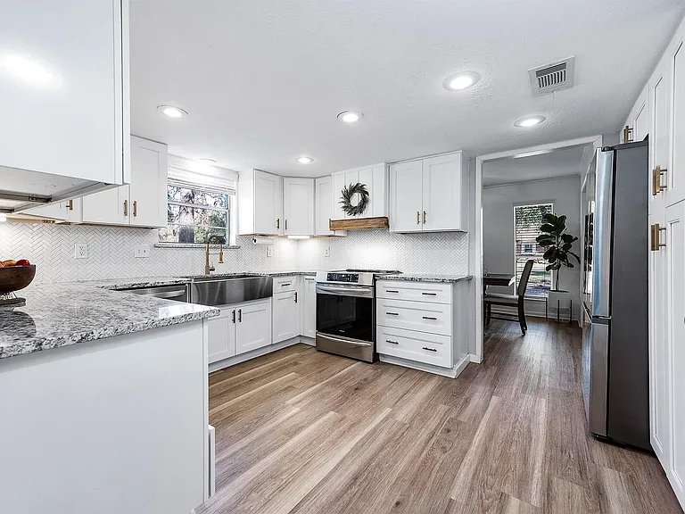 26715 Maplewood Dr — Photo 13