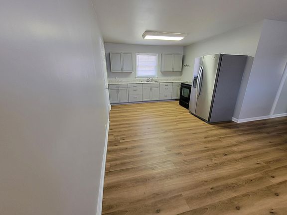 3rd image of 115 Baswell Dr