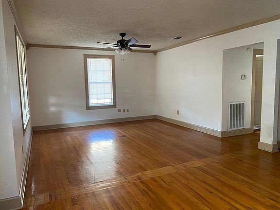 3rd image of 2116 Clovis St