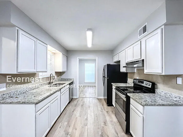 5697 Tulip Tree Dr — Photo 3