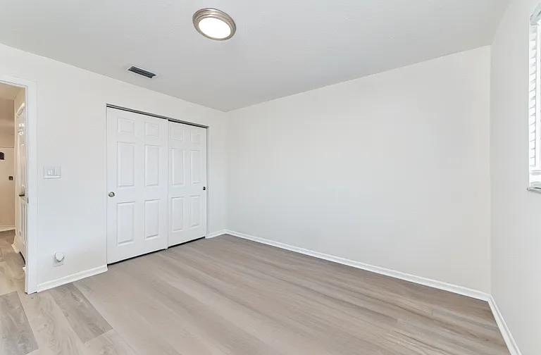 1100 NE 18th St #4 — Photo 6