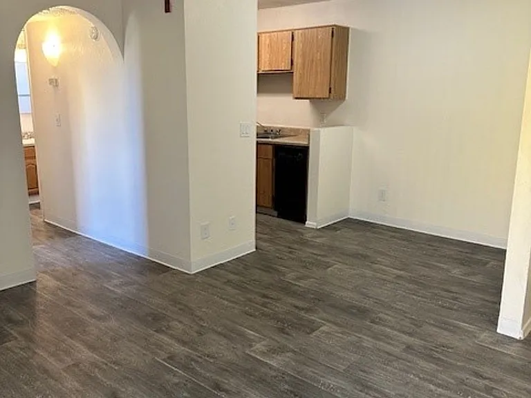 Silverado Apartments — Photo 17