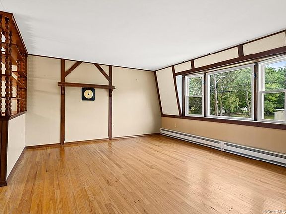 5th image of 847 Brewer St