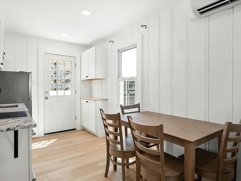 11 43rd St #3 — Photo 10