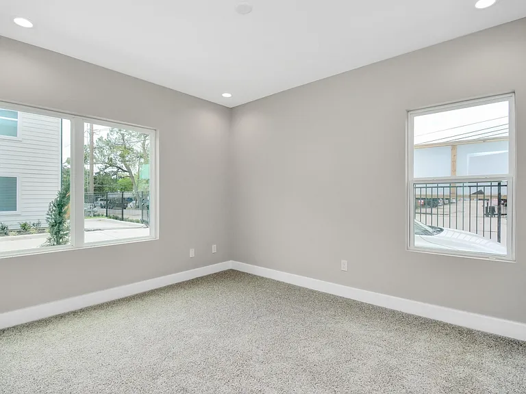 2903 Sherwood Green Ln — Photo 10