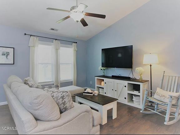2nd image of 203 E Peyton Pl