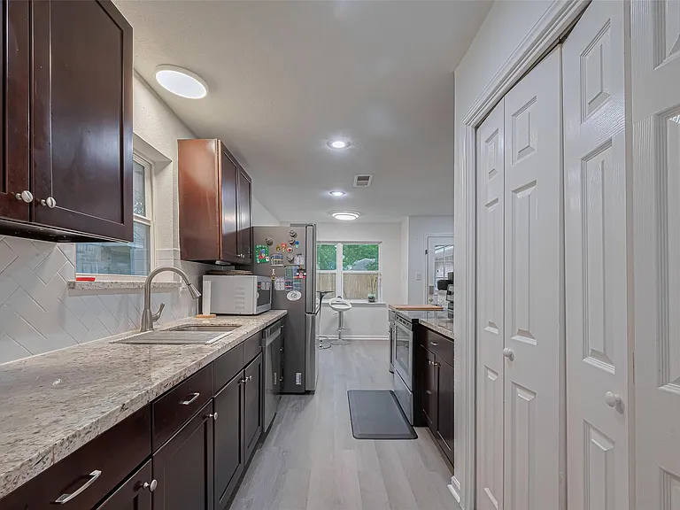 12602 Westleigh Dr — Photo 10