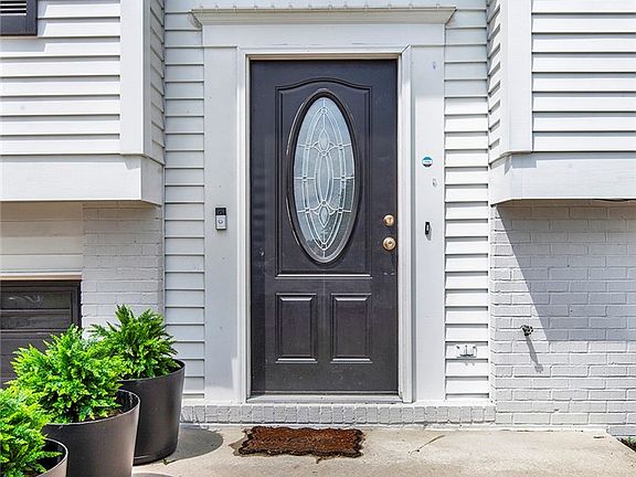 5th image of 362 Huntingdon Ave