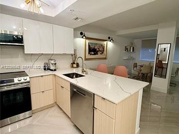 3rd image of 2951 S Bayshore Dr #316