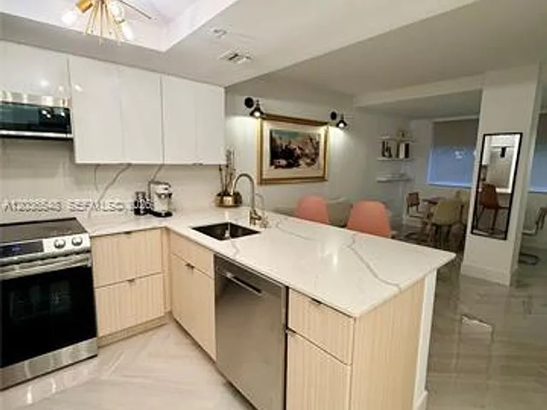 2951 S Bayshore Dr #316 — Photo 3