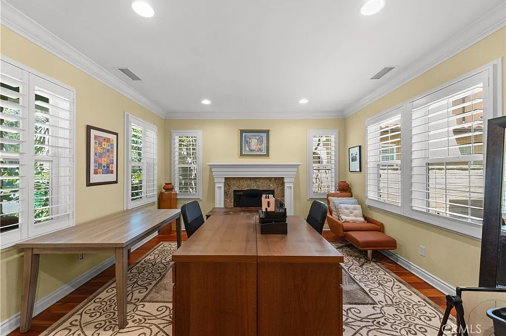 4 bed, 4.5 bath, 3549 sqft, $7,800 — Photo 3