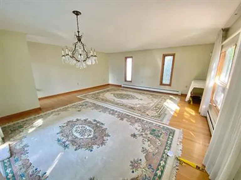 8 Greenwood Ave — Photo 9