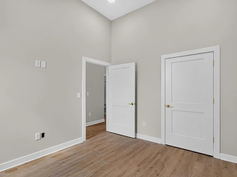 101 Monroe St #5 — Photo 11