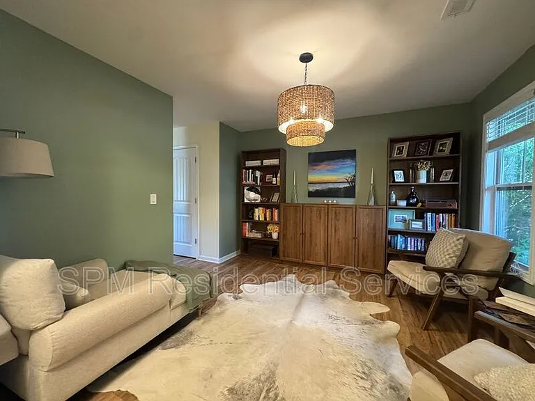 437 Lady Bug Ln — Photo 3