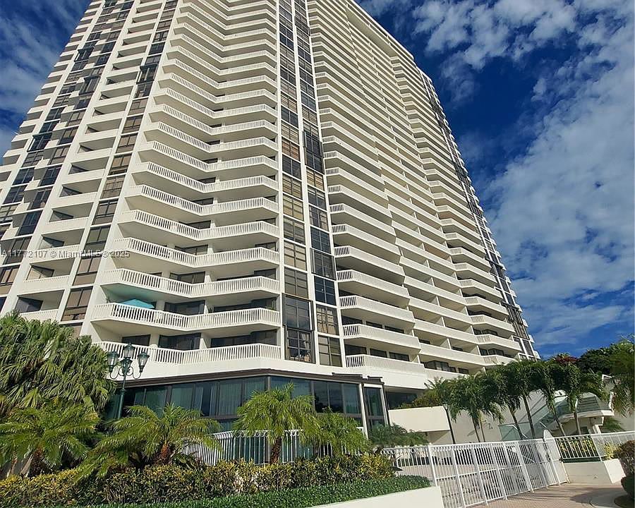 1st image of 1000 W Island Blvd APT 2002