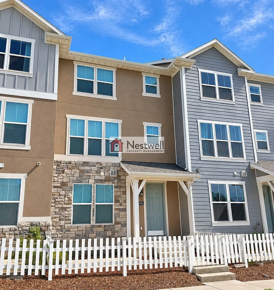 Beautiful 3-bed townhome in Bluffdale! — Photo 1