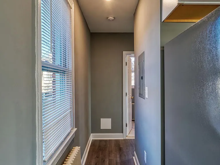 400 Douglas St NE #102 — Photo 7