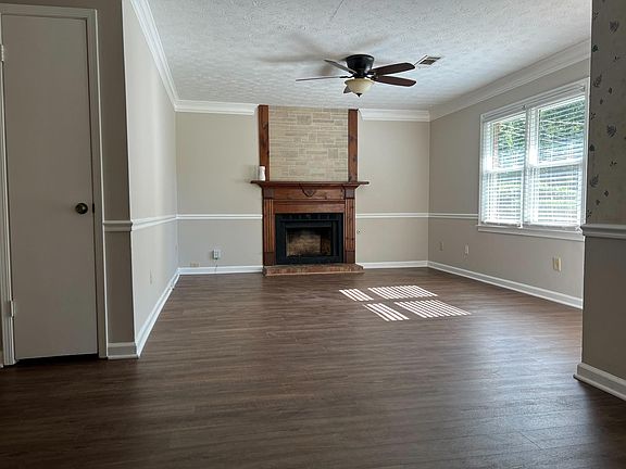 3rd image of 2386 Rosedale Rd