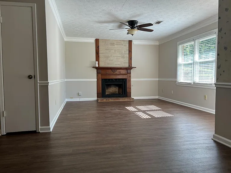 2386 Rosedale Rd — Photo 3
