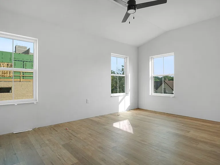 115 Kettle Moraine Dr S — Photo 13