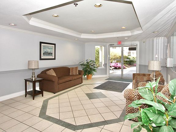 3rd image of 2451 Gladwin Rd #106
