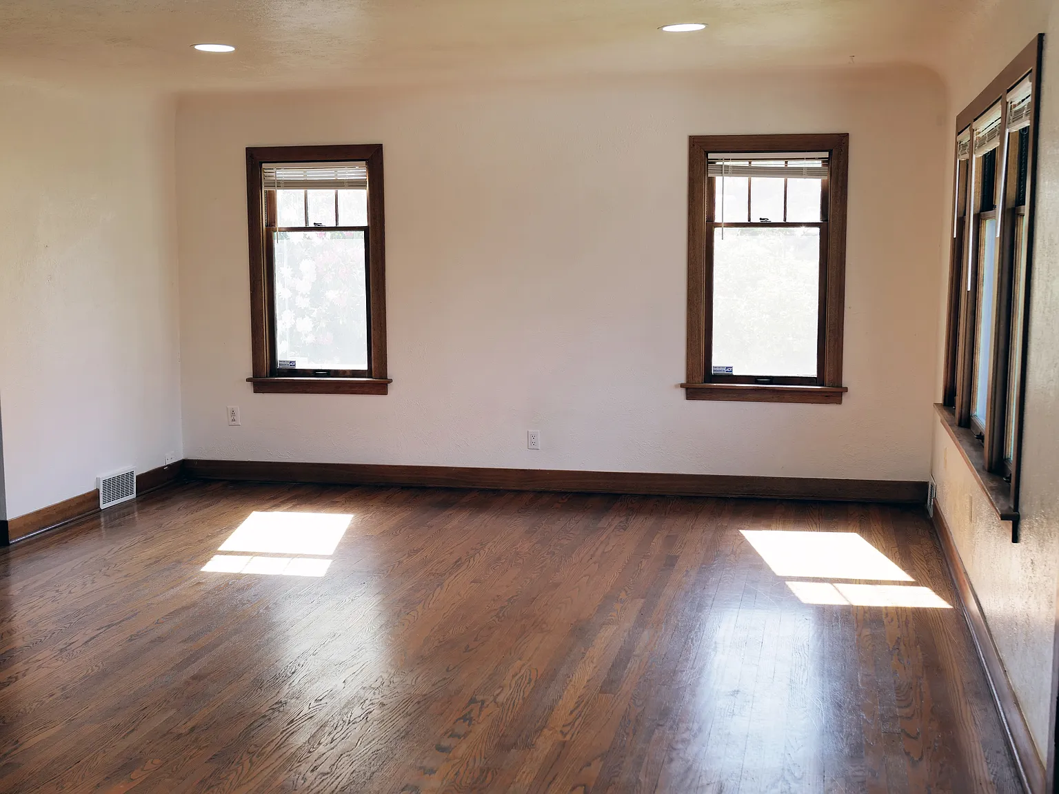 3 bed, 2790 sqft, $2,800 — Photo 3