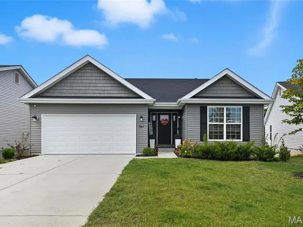 761 Creek View Dr, Fenton, MO 63026