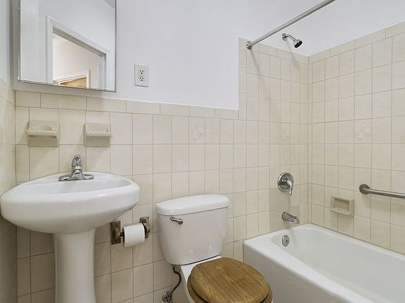 5th image of 401 W 50th St #4L