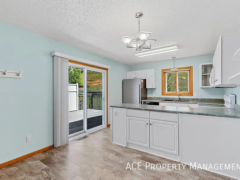 3738 Park Dr — Photo 4