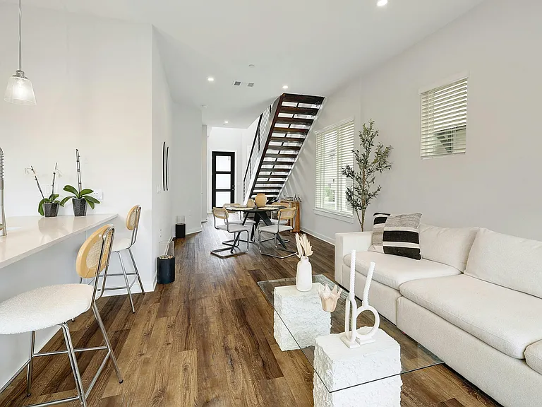 12001 Vista Parke Dr #401 — Photo 16