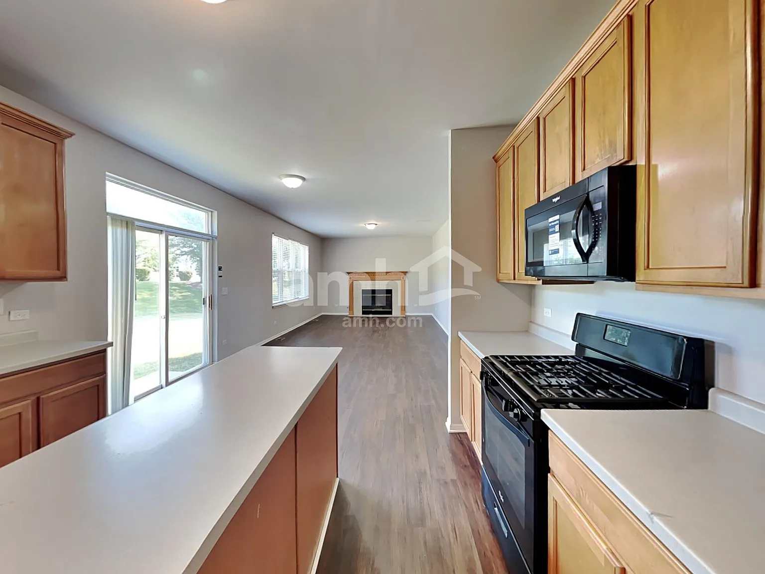 4 bed, 2.5 bath, 2690 sqft, $3,985 — Photo 4
