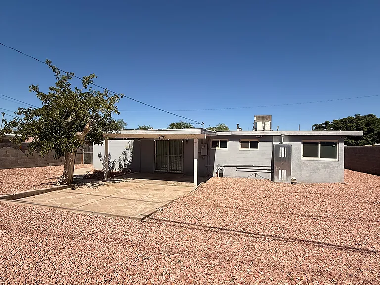 2753 Talbot St — Photo 64
