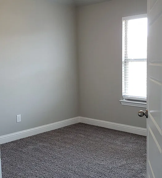 4927 Sanger Circle Dr — Photo 18