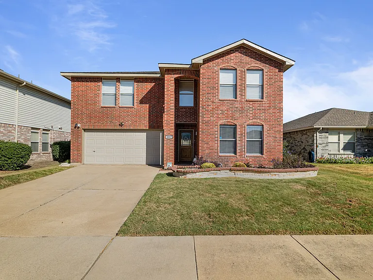 2317 Birch Dr — Photo 3