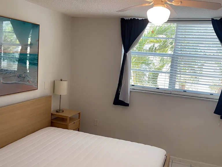 1357 Collins Ave #2R — Photo 10