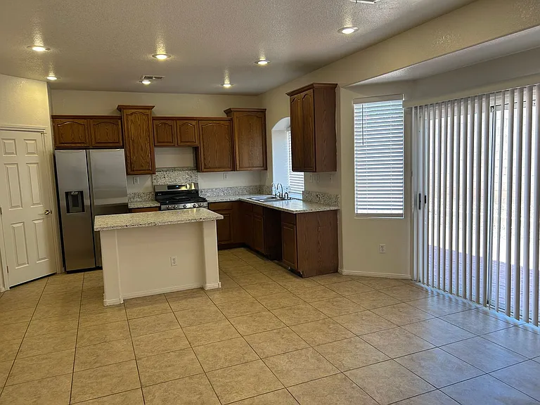 10296 Magnolia Tree Ave — Photo 5