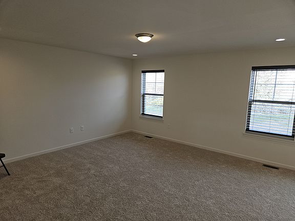 3rd image of 118 Rhodolite Ln