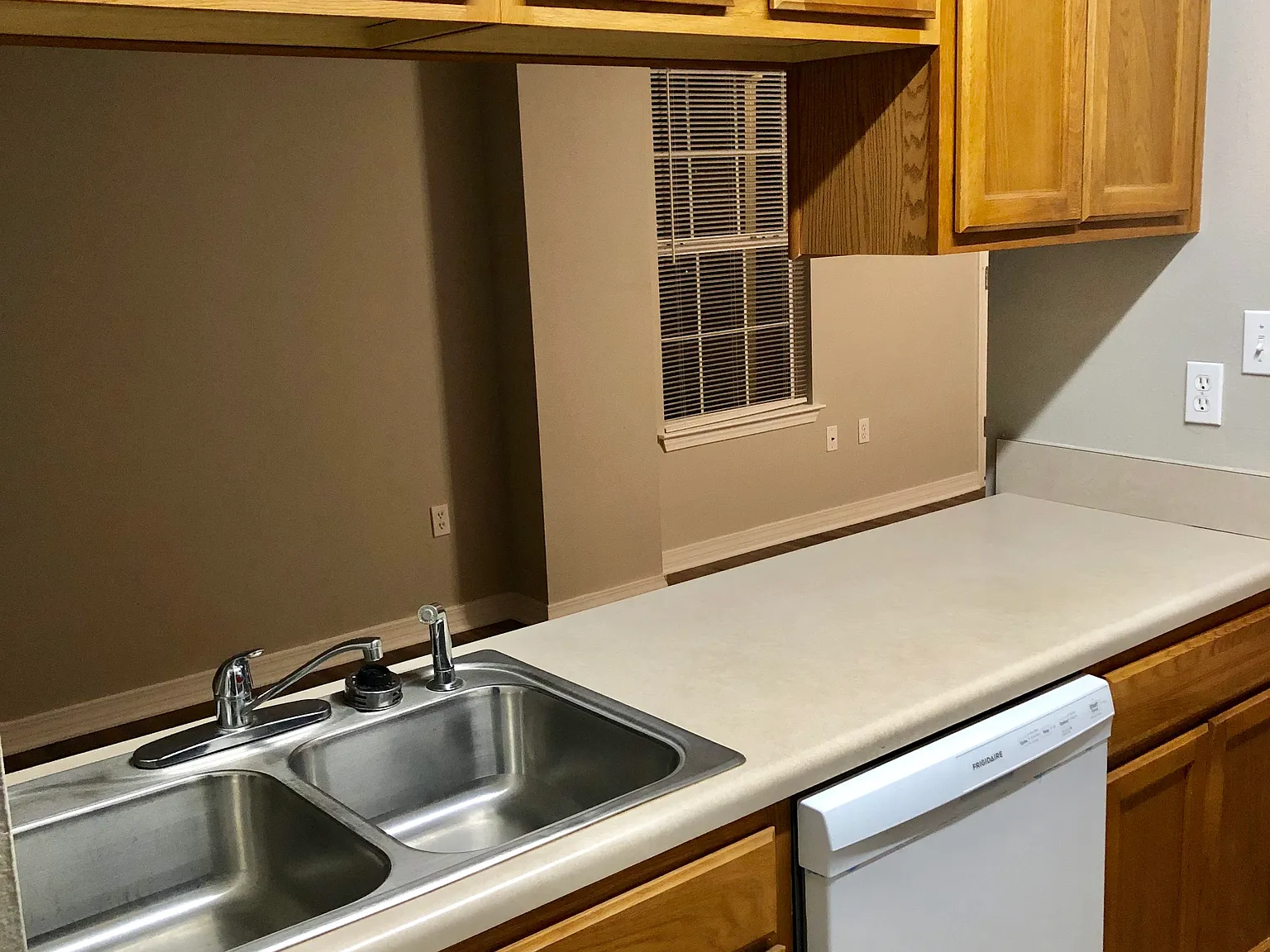 2 bed, 1.5 bath, 926 sqft, $1,150 — Photo 3