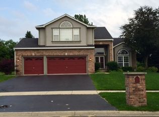 1090 Heavens Gate, Lake In the Hills, IL 60156
