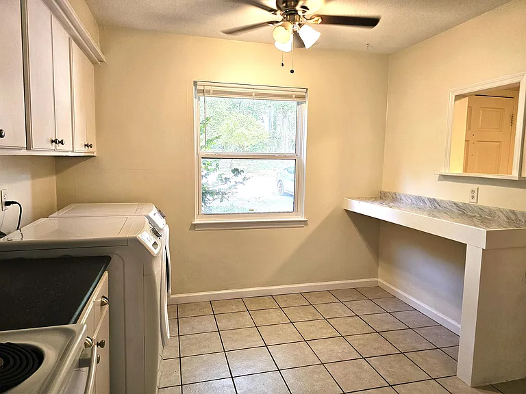 479 Oaktree Sq — Photo 4