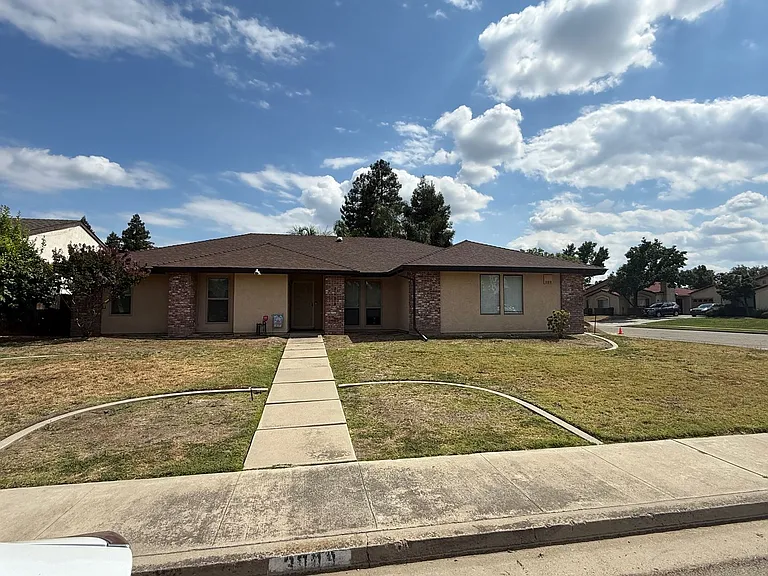 3009 E Grove Ave — Photo 2