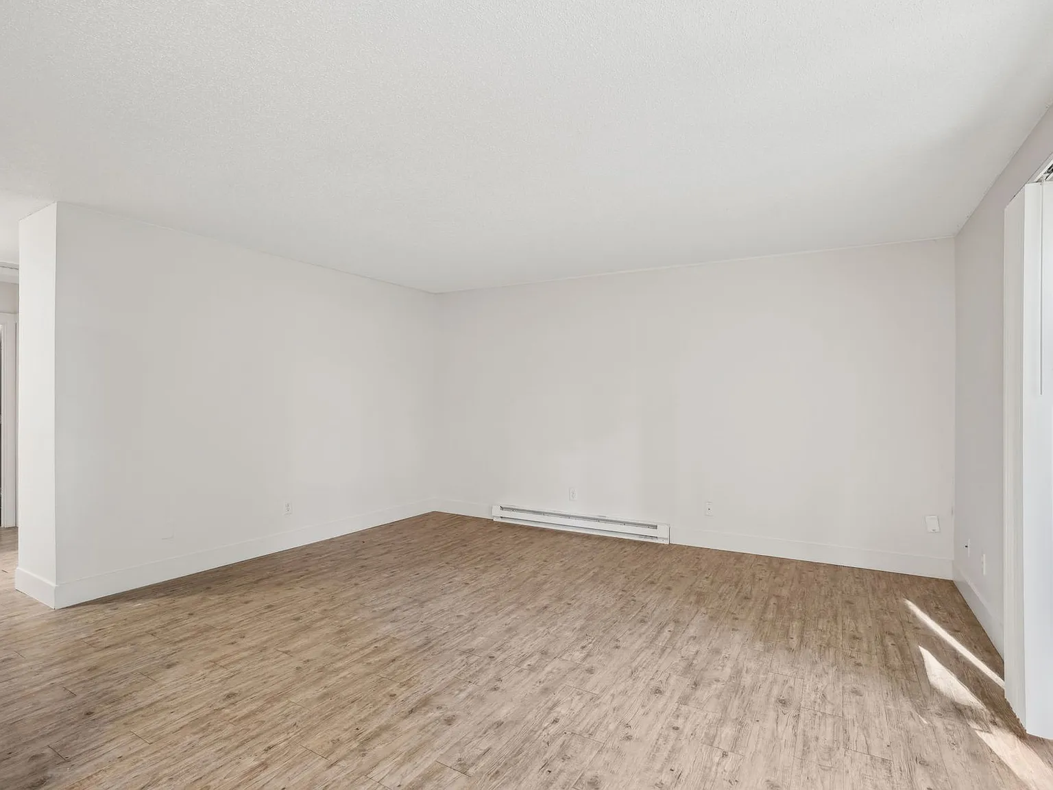 Beverly Grove Apartments — Photo 2