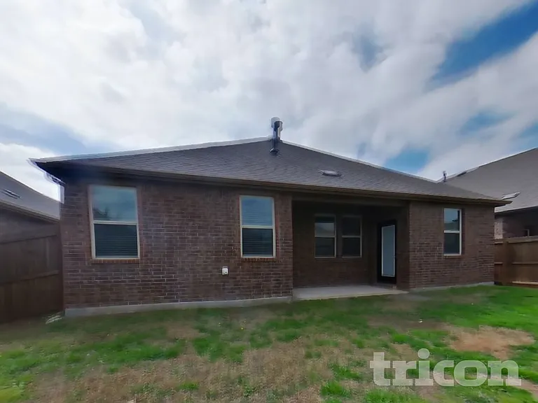 11201 Klondike Ln — Photo 12