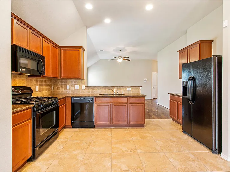 8746 Sunny Gallop Dr — Photo 11