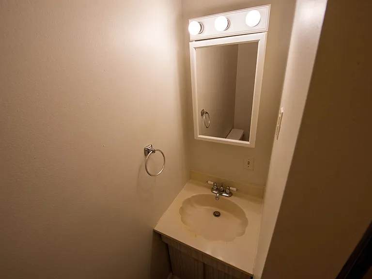 4621-4655 S Acorn Dr — Photo 18